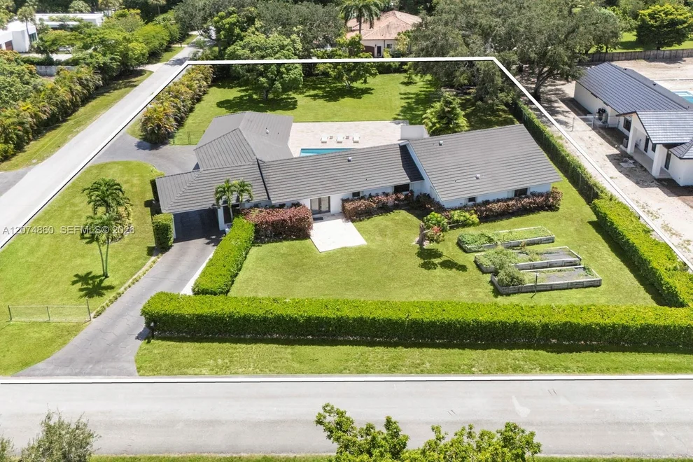 Unit for sale at 11601 SW 88th Ave, Miami, FL 33176