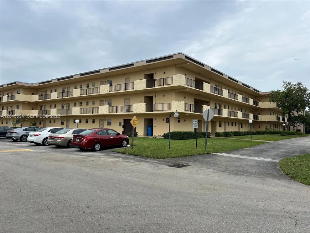 Unit for sale at 201 Berkley Rd, Hollywood, FL 33024
