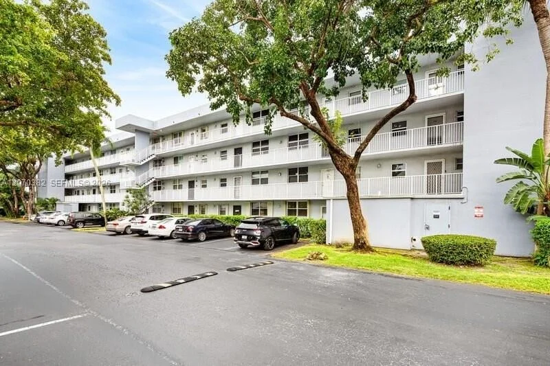 Unit for sale at 114 Royal Park Dr, Oakland Park, FL 33309