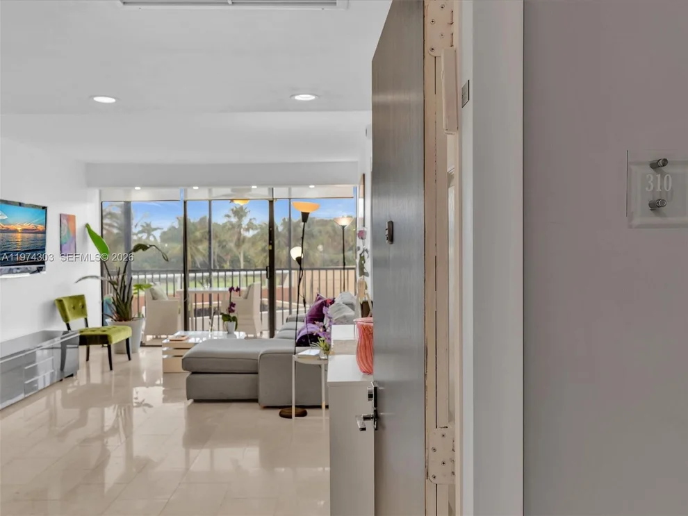 Unit for sale at 20335 W Country Club Dr, Aventura, FL 33180