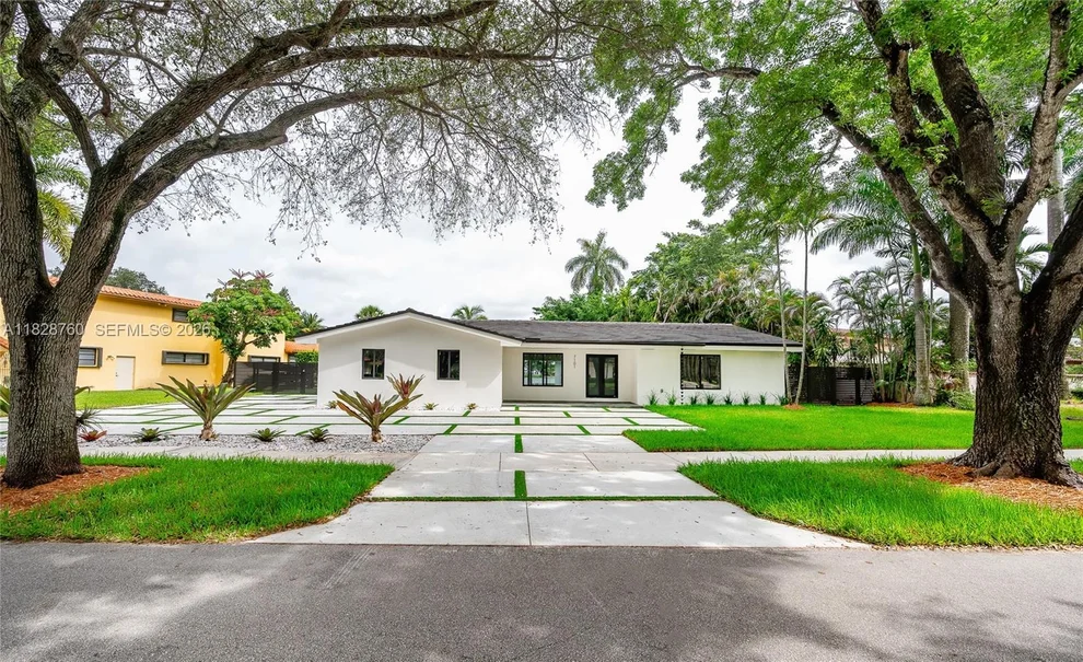 Unit for sale at 7101 E Troon Cir, Miami Lakes, FL 33014