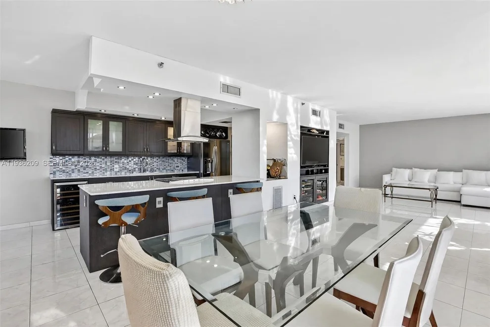Unit for sale at 20281 E Country Club Dr, Aventura, FL 33180