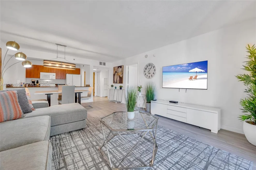 Unit for sale at 1200 Brickell Bay Dr, Miami, FL 33131