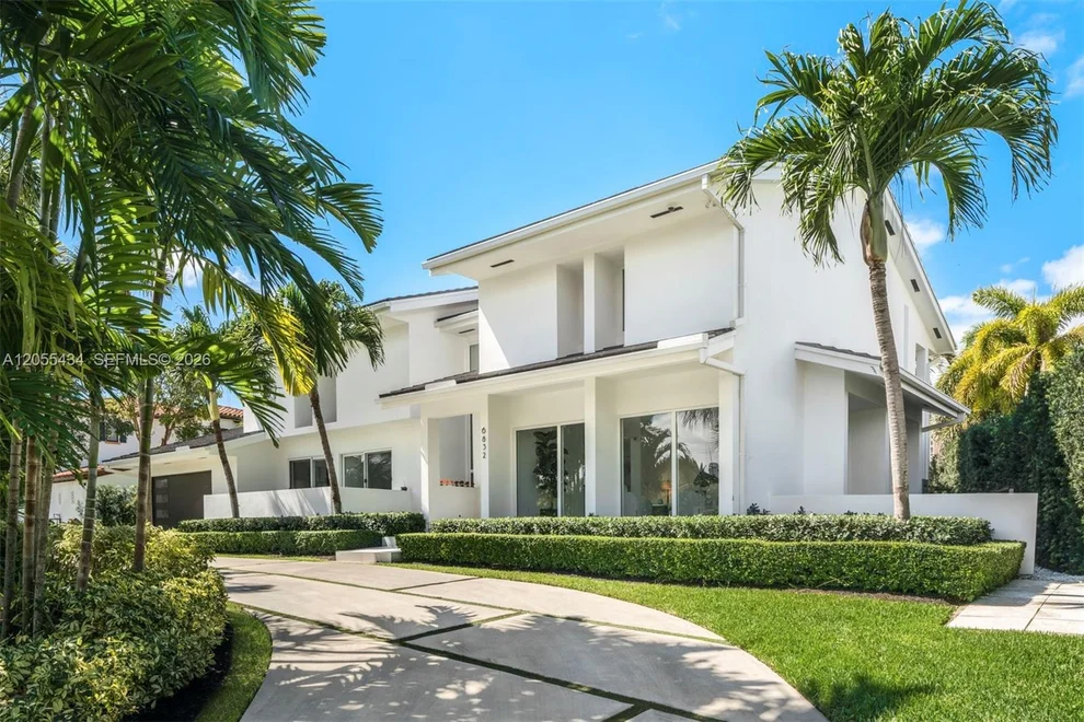 Unit for sale at 6832 Sunrise Ct, Coral Gables, FL 33133