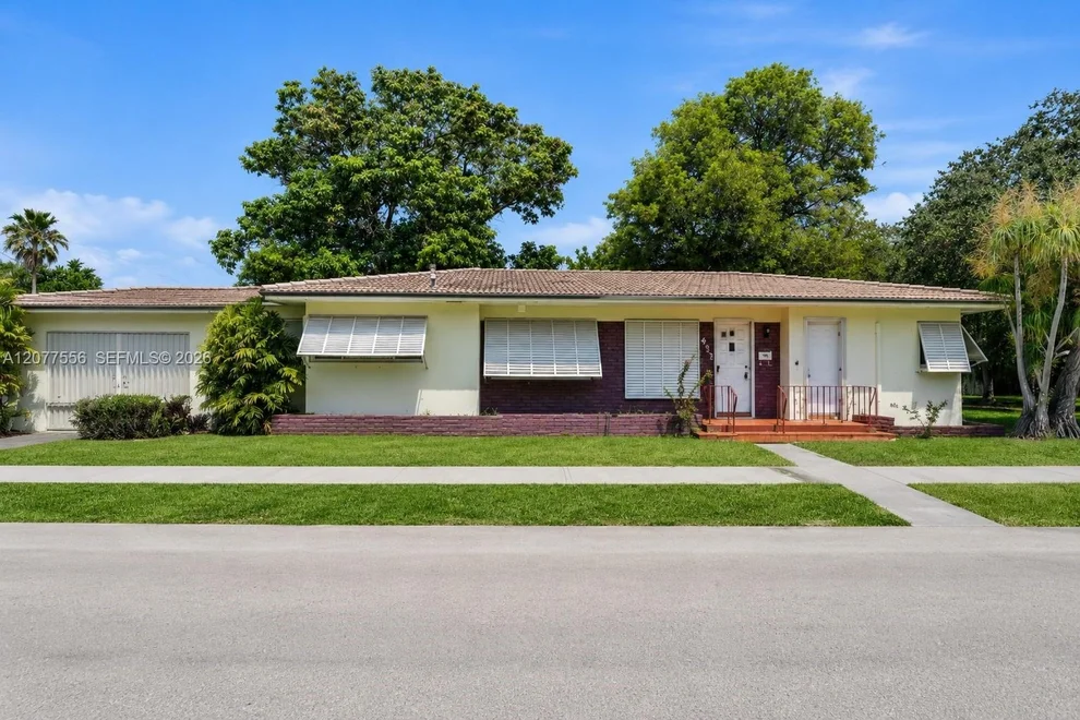 Unit for sale at 425 S 15th Ave, Hollywood, FL 33020