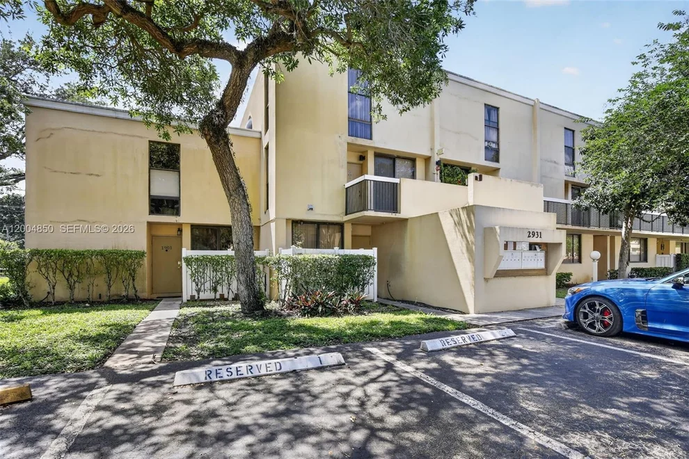 Unit for sale at 2931 SW 87th Ter, Davie, FL 33328