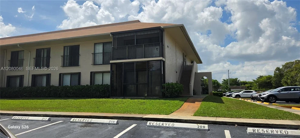 Unit for sale at 5981 Washington St, Hollywood, FL 33023
