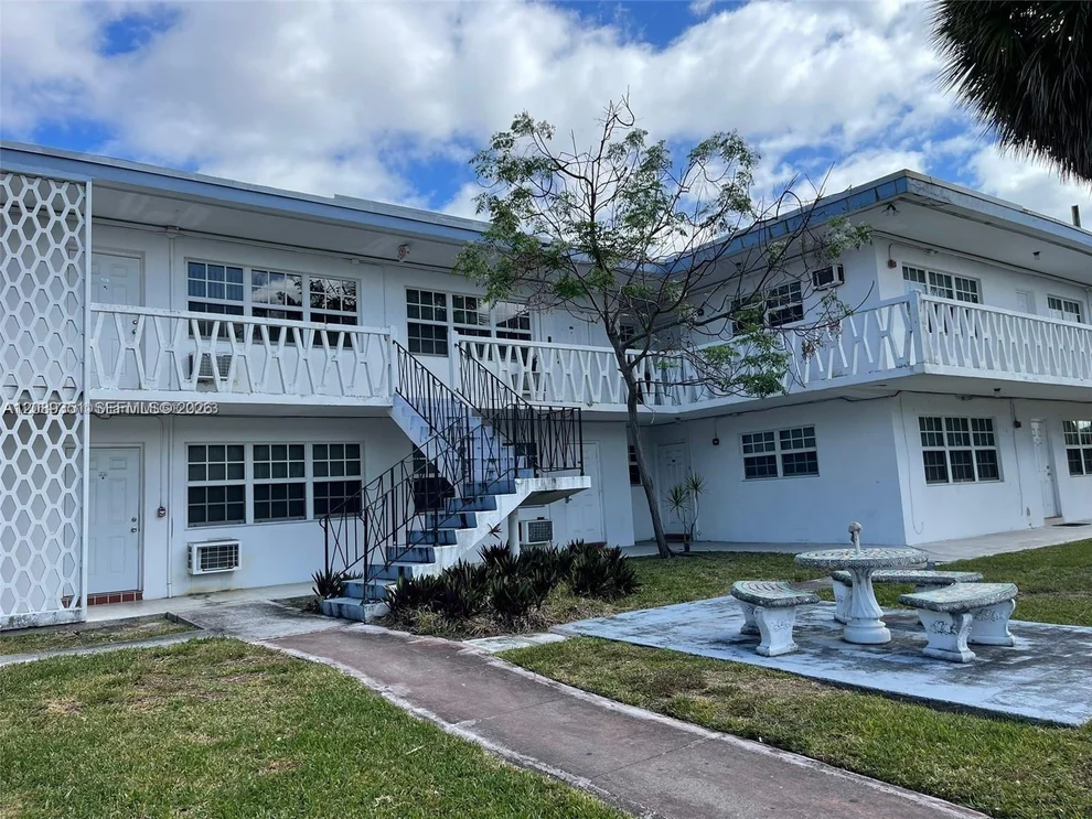 Unit for sale at 1471 NE 170th St, North Miami Beach, FL 33162
