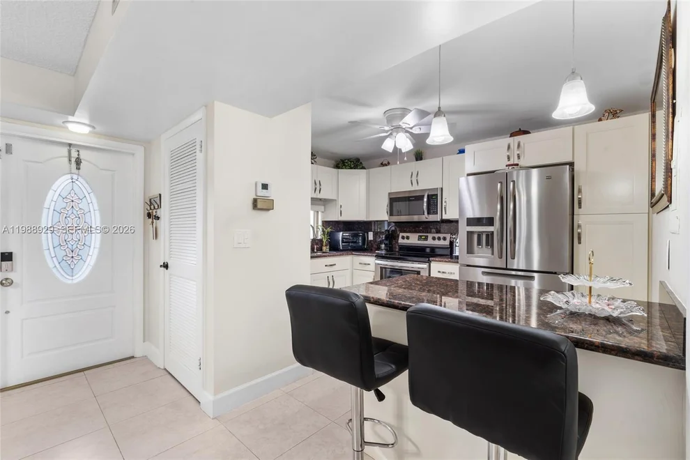 Unit for sale at 9420 S Hollybrook Lake Dr, Pembroke Pines, FL 33025