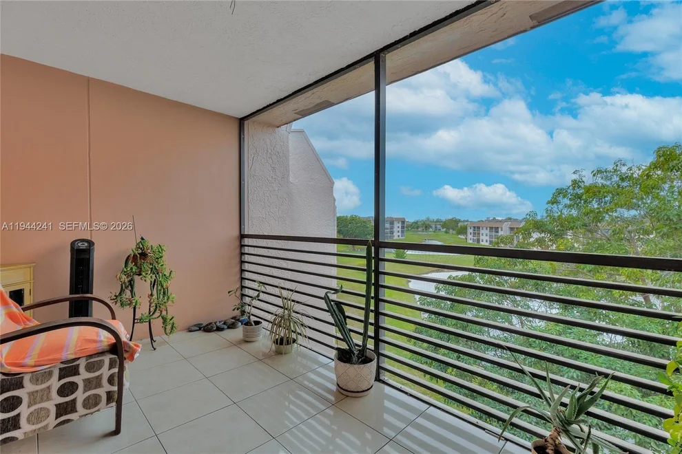 Unit for sale at 2981 N Nob Hill Rd, Sunrise, FL 33322