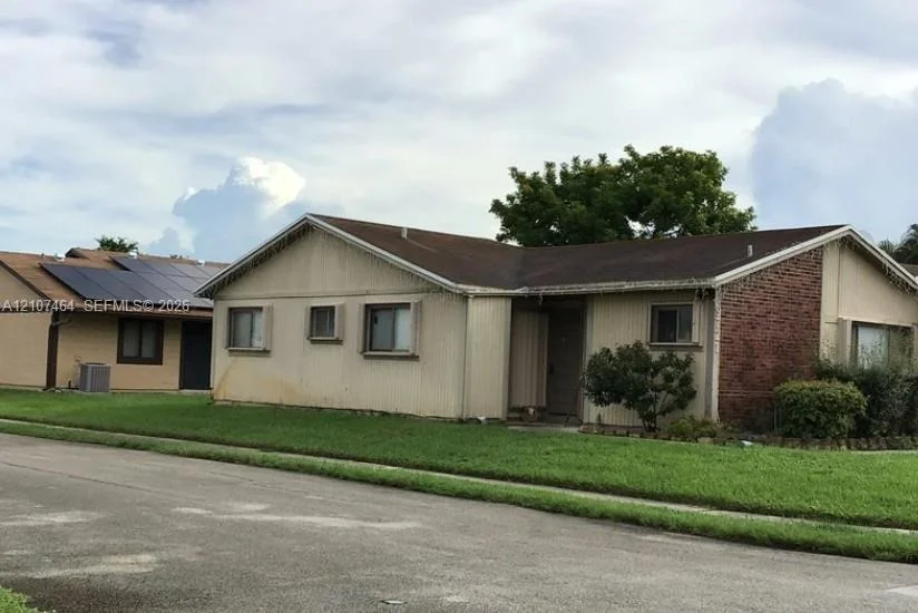 Unit for sale at 9721 W Daffodil Ln, Miramar, FL 33025