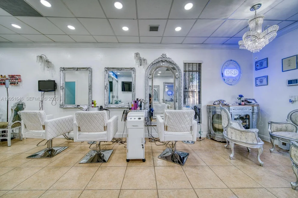Unit for sale at Full service Beauty salon PRIME location close to Sunset PLace, South Miami, FL 33143