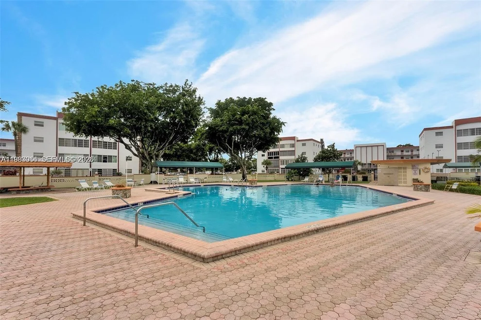 Unit for sale at 4270 NW 40th St, Lauderdale Lakes, FL 33319