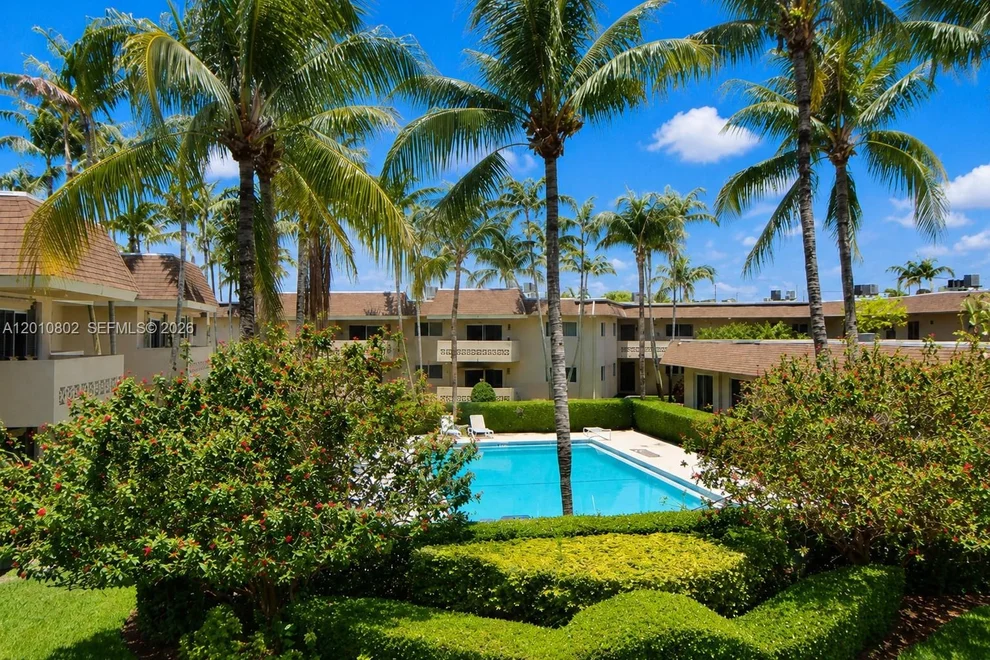 Unit for sale at 14500 SW 88th Ave, Palmetto Bay, FL 33176