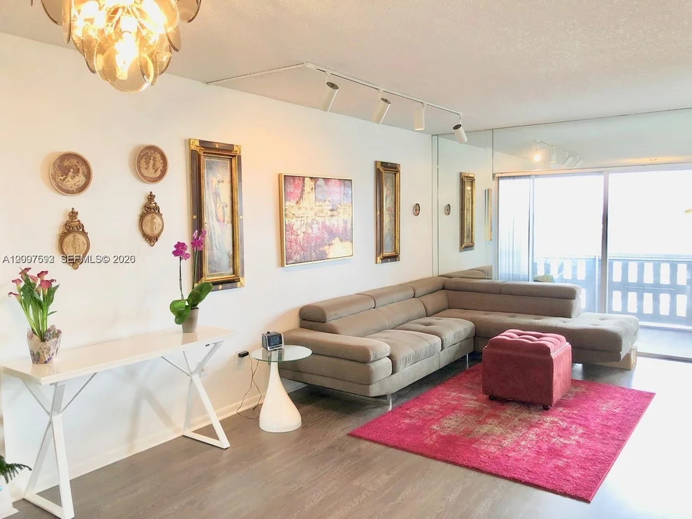 4001 Hillcrest Drive