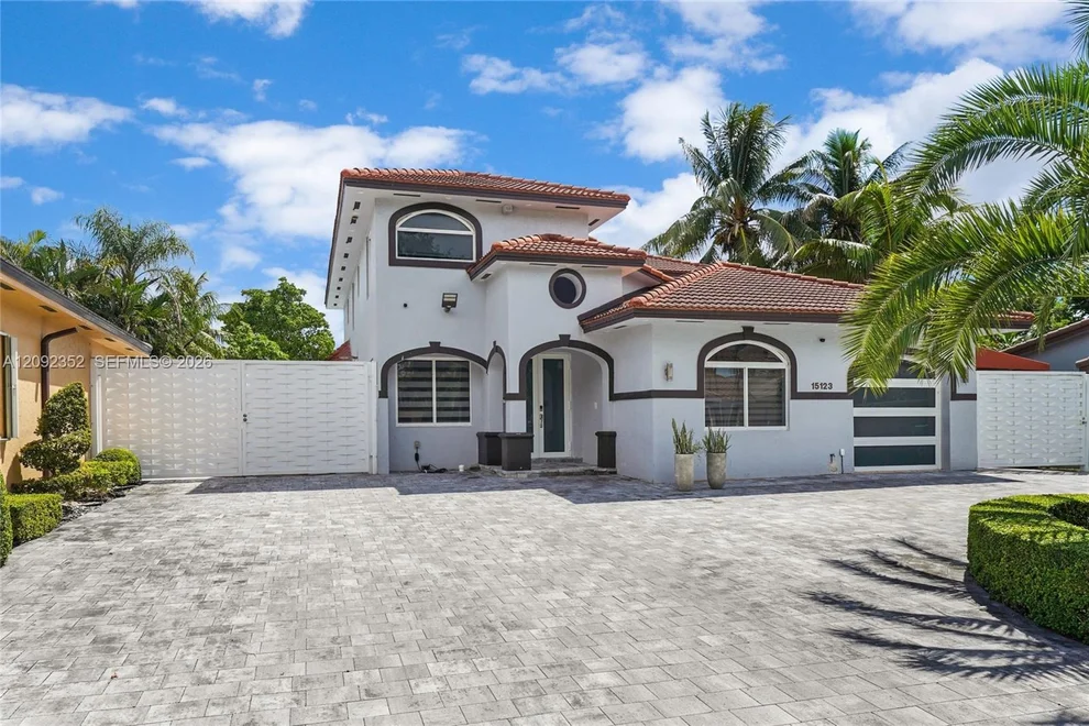 Unit for sale at 15123 NW 87th Pl, Miami Lakes, FL 33018