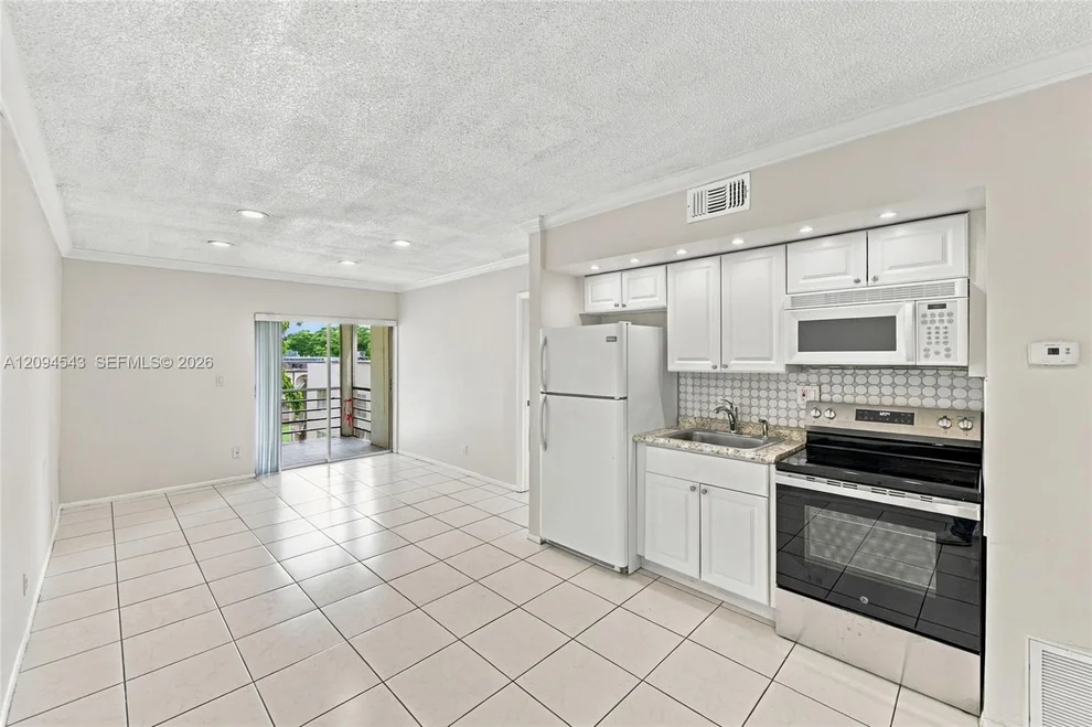 Unit for sale at 2700 Riverside Dr, Coral Springs, FL 33065