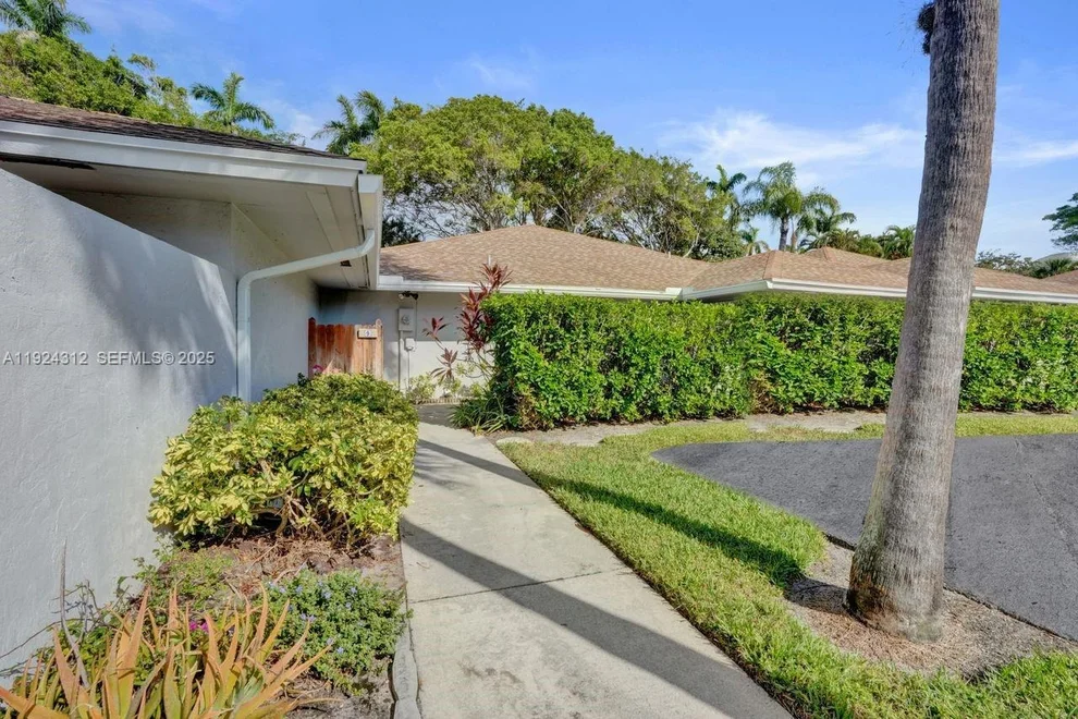 Unit for sale at 9 S Lakeshore Dr, Hypoluxo, FL 33462