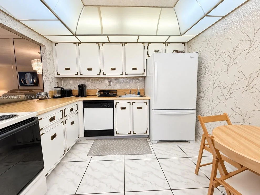 Photo of 600 Parkview Drive, Hallandale, FL 33009