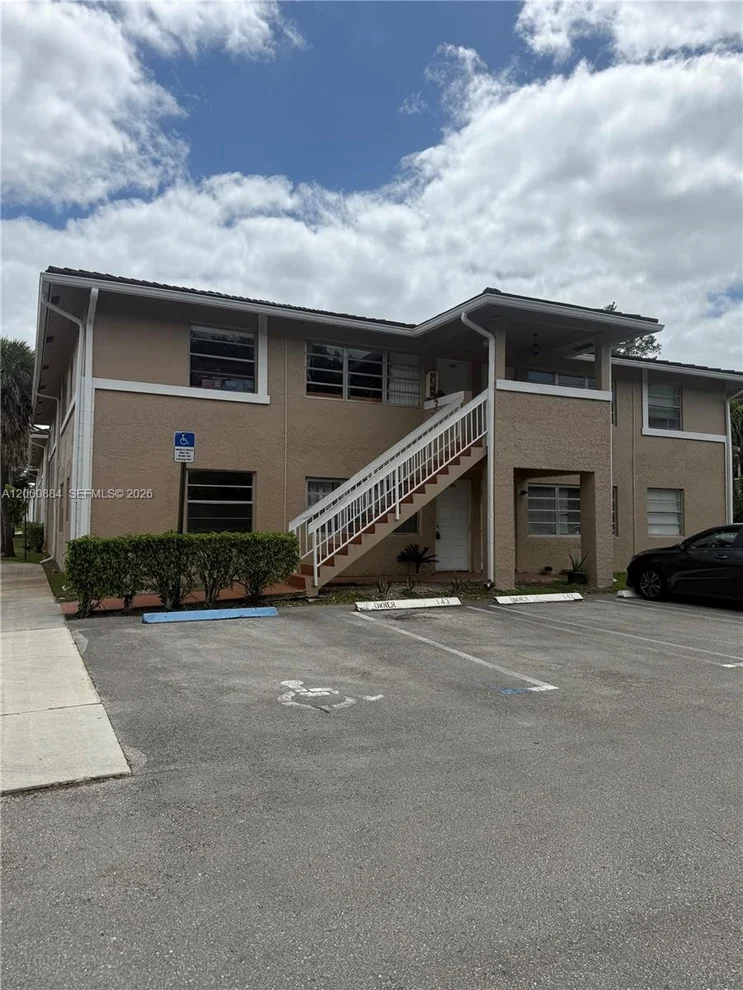 Unit for sale at 10228 Twin Lakes Dr, Coral Springs, FL 33071
