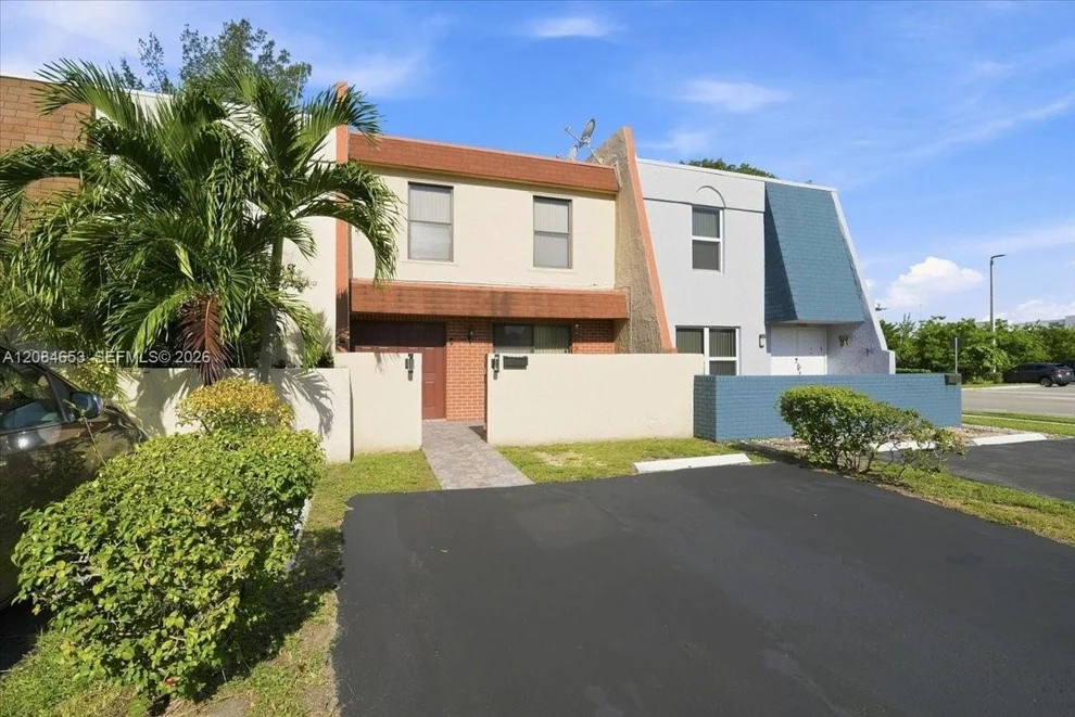 Unit for sale at 7597 NW 75th Ave, Tamarac, FL 33321