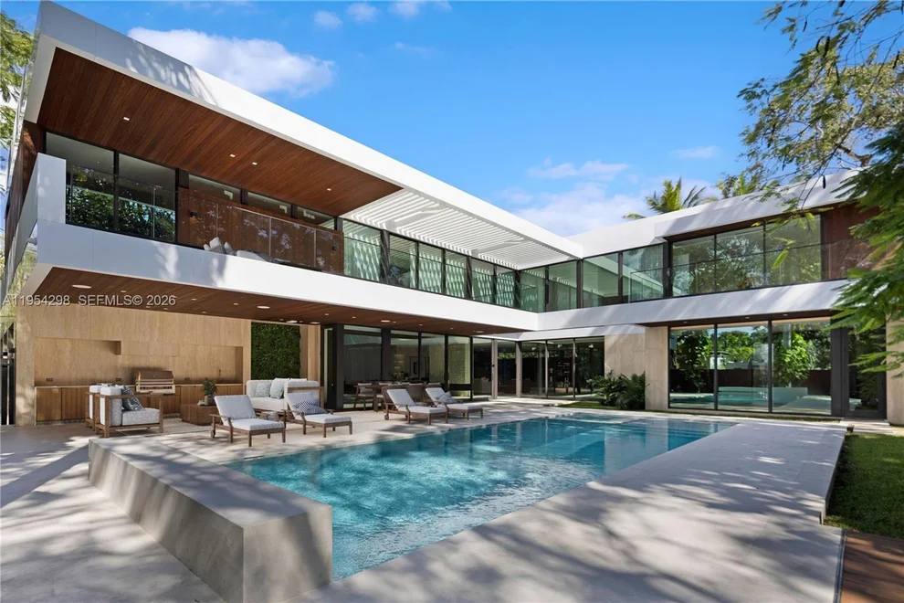 Unit for sale at 3210 Coacoochee St, Miami, FL 33133