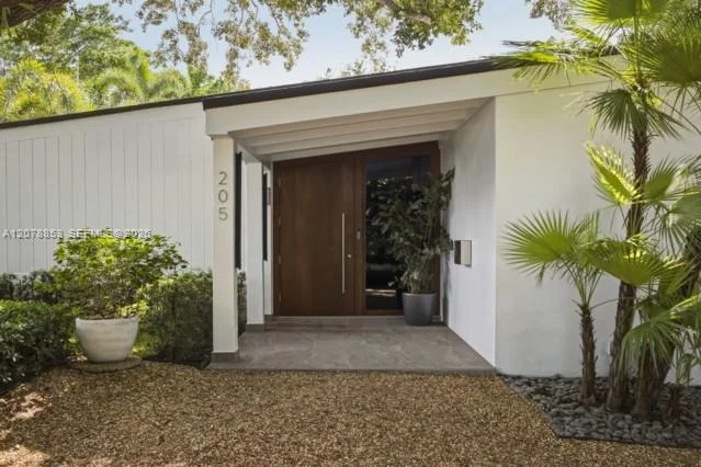 Unit for sale at 205 S Shore Dr S, Miami, FL 33133