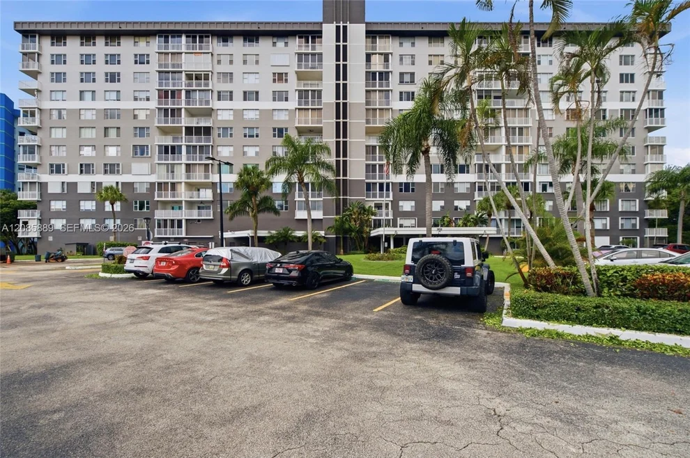 Unit for sale at 3850 Washington St, Hollywood, FL 33021