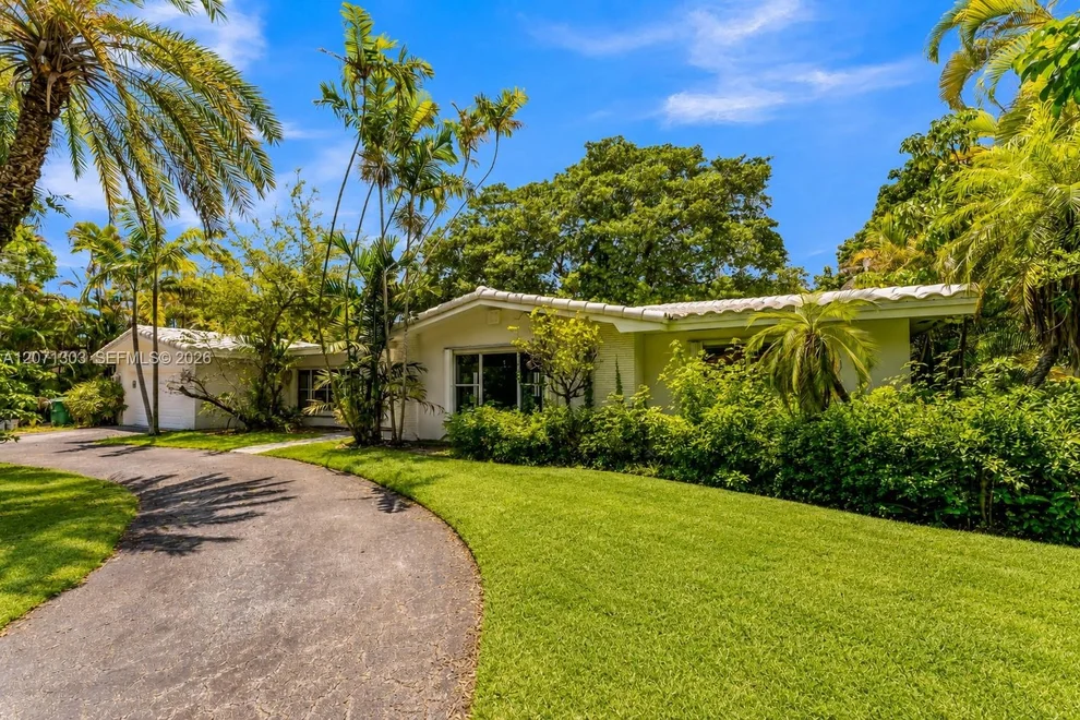 Unit for sale at 11890 SW 72nd Pl, Pinecrest, FL 33156