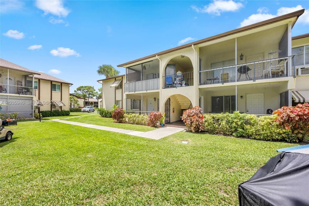 Unit for sale at 5839 La Pinata Blvd, Green Acres, FL 33463