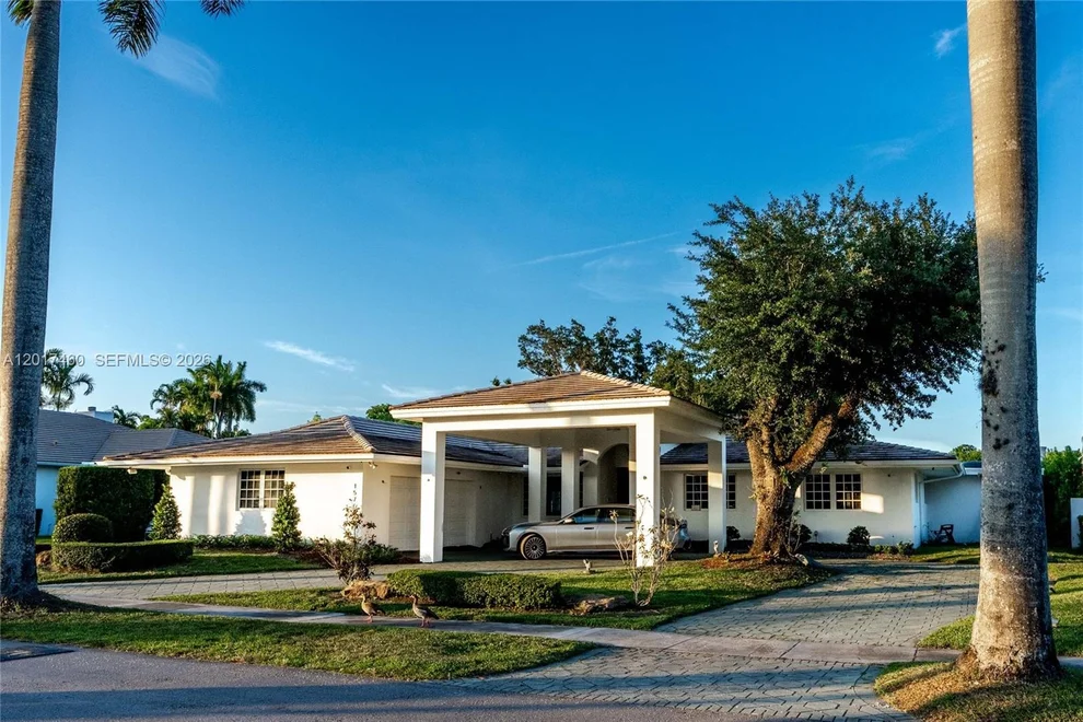 Unit for sale at 15761 Turnberry Dr, Miami Lakes, FL 33014