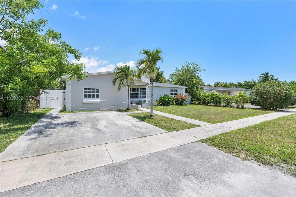 Unit for sale at 3301 NW 42nd St, Lauderdale Lakes, FL 33309