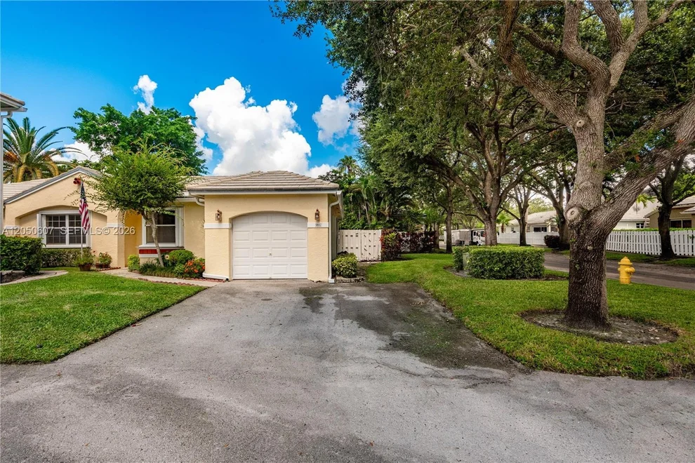 Unit for sale at 9852 NW 9th Ct, Plantation, FL 33324