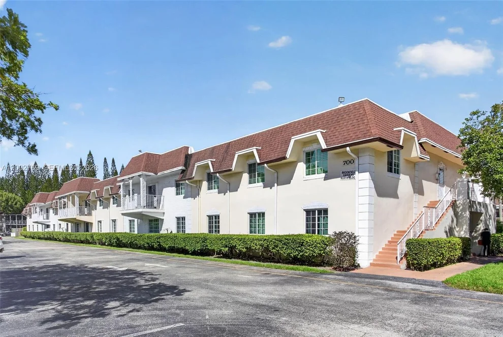 Unit for sale at 700 SE 2nd Ave, Deerfield Beach, FL 33441
