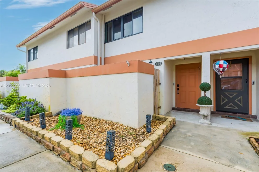 Unit for sale at 7050 SW 42nd Ct, Davie, FL 33314