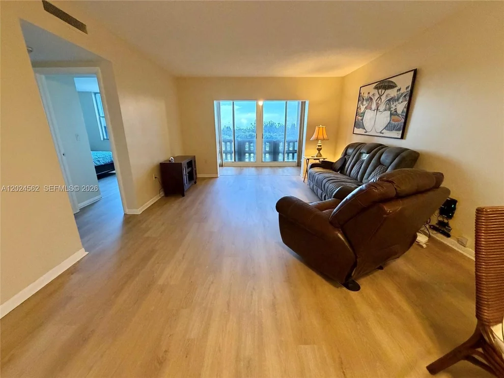 Unit for sale at 4001 Hillcrest Dr, Hollywood, FL 33021