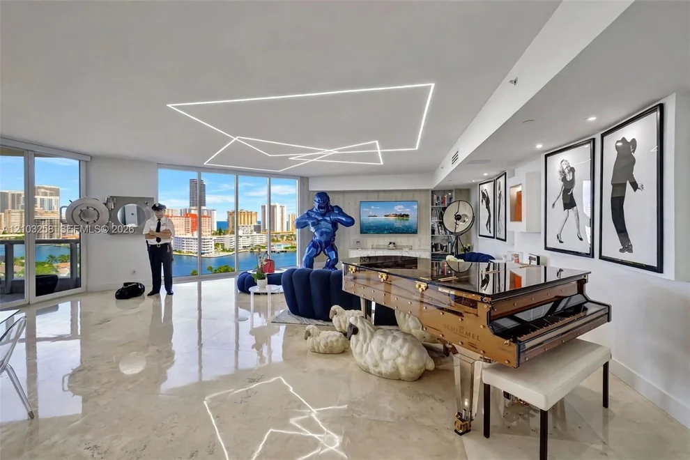Unit for sale at 21200 Point Pl, Aventura, FL 33180