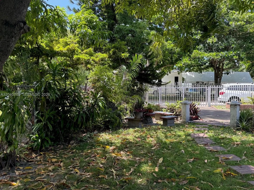 Unit for sale at 12600 Country Club Ln, Miami, FL 33167