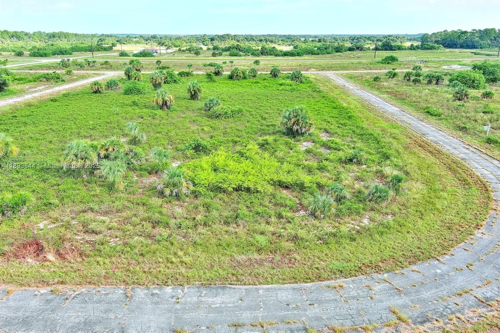 Unit for sale at 121 ARDMORE CIR, Other City - In The State Of Florida, FL 33935