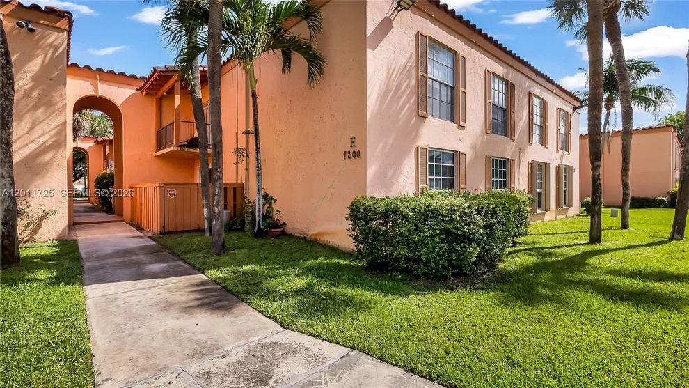 Unit for sale at 7200 Fairway Dr, Miami Lakes, FL 33014