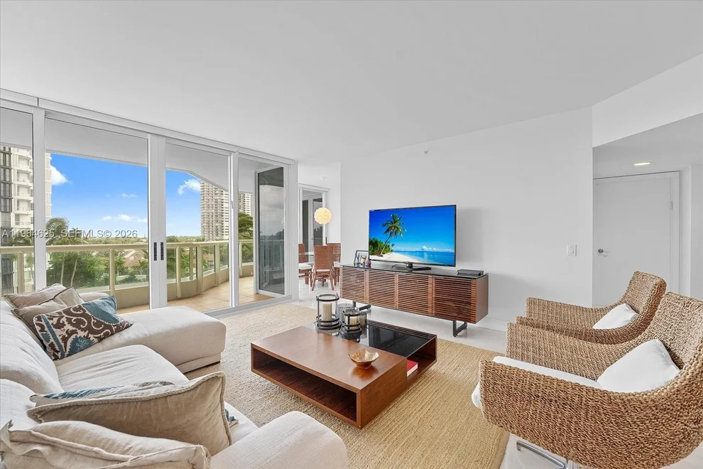 Unit for sale at 21055 Yacht Club Dr, Aventura, FL 33180