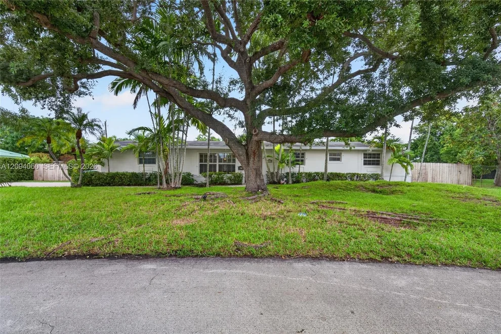 Unit for sale at 17435 SW 109th Ct, Miami, FL 33157