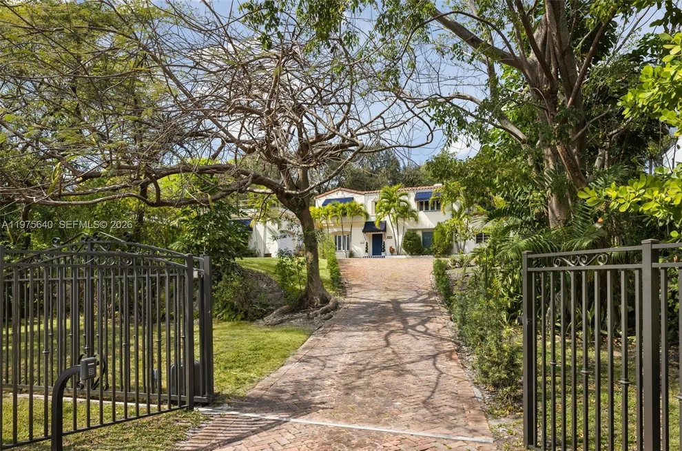 Unit for sale at 1645 S Bayshore Dr, Coconut Grove, FL 33133