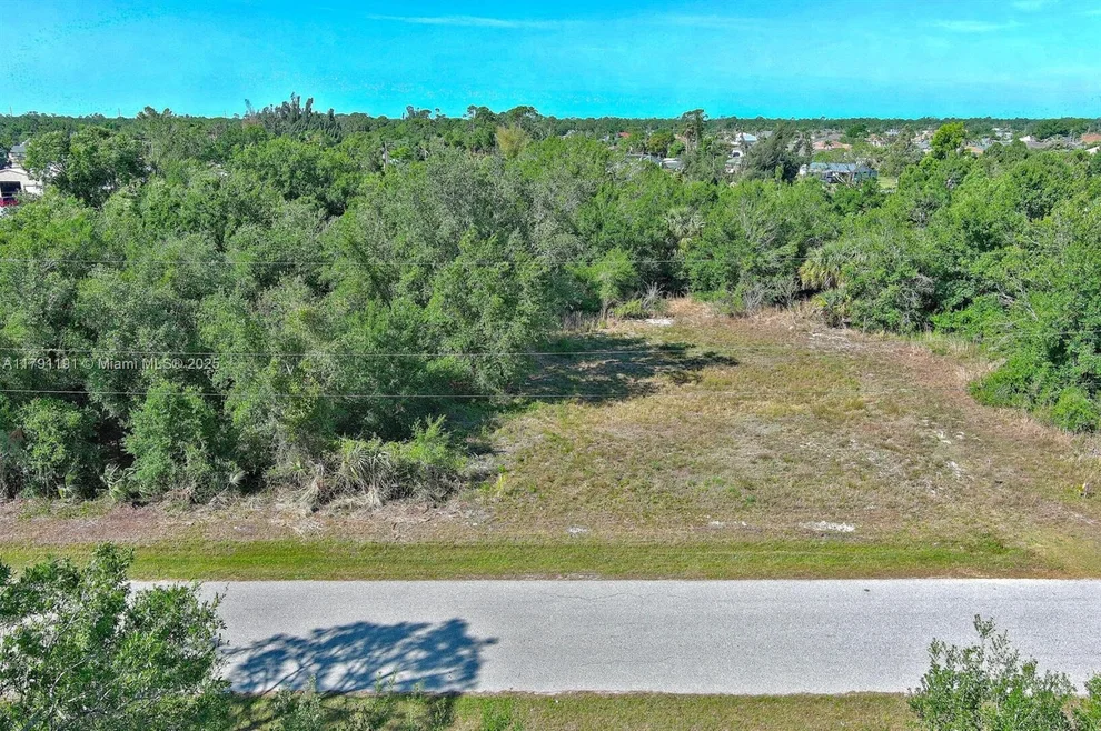 Unit for sale at 11117 1st Ave, Punta Gorda, FL 33955