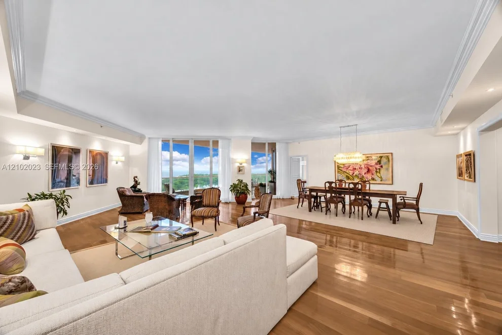 60 Edgewater Drive