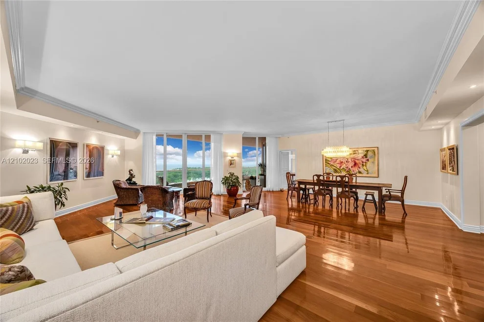 60 Edgewater Drive