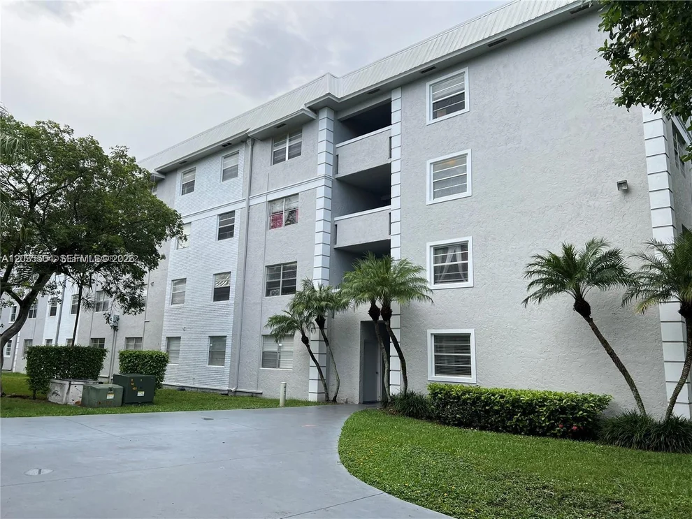 Unit for sale at 17255 SW 95th Ave, Palmetto Bay, FL 33157