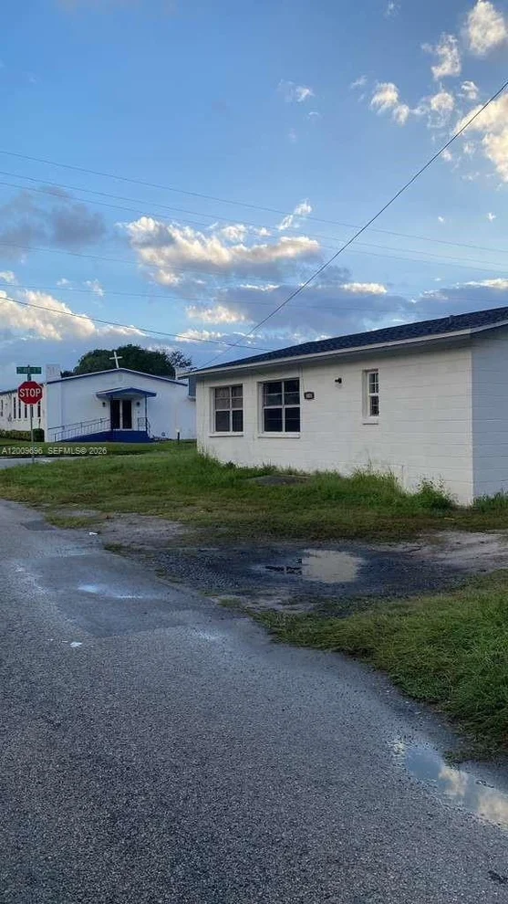 Unit for sale at 1001 N 16th Ct, Fort Pierce, FL 34950