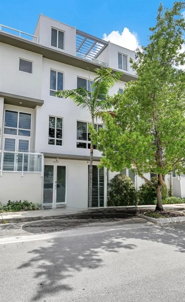 Unit for sale at 10350 NW 64th St, Doral, FL 33178