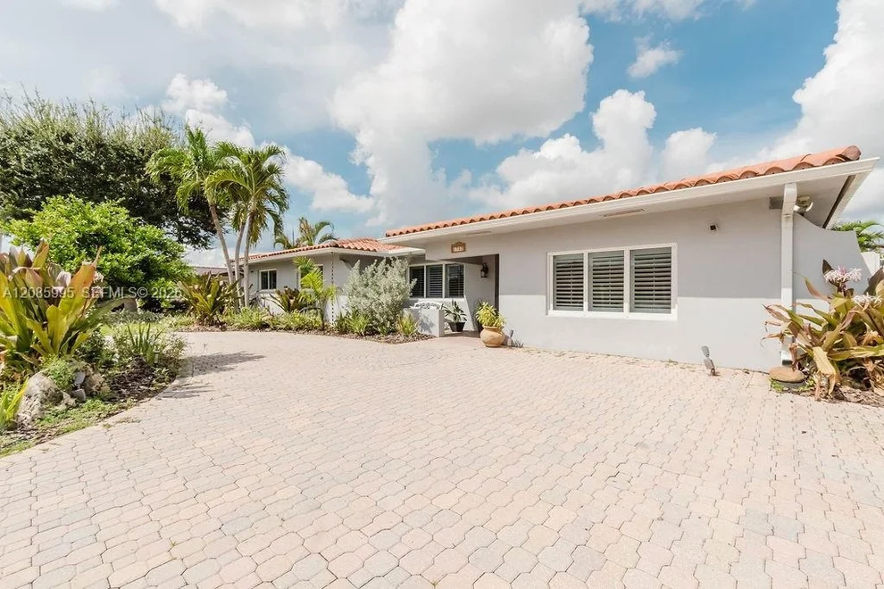 Unit for sale at 1732 SW 103rd Pl, Miami, FL 33165